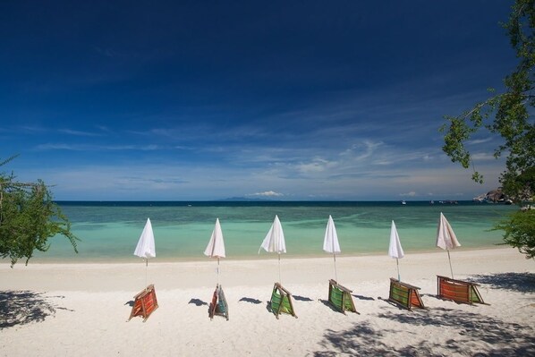 Plage à proximité, sable blanc, navette pour la plage, pêche sur place