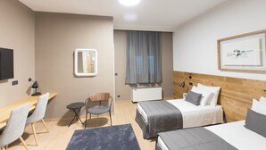 Family Room, Balcony F1
