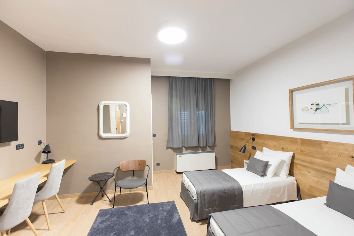 Family Room, Balcony F1 | Desk, laptop workspace, soundproofing, WiFi (free)