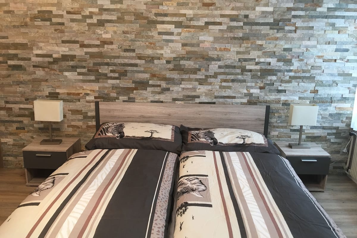 Habitación doble económica | Insonorización, cunas, wifi gratis y ropa de cama
