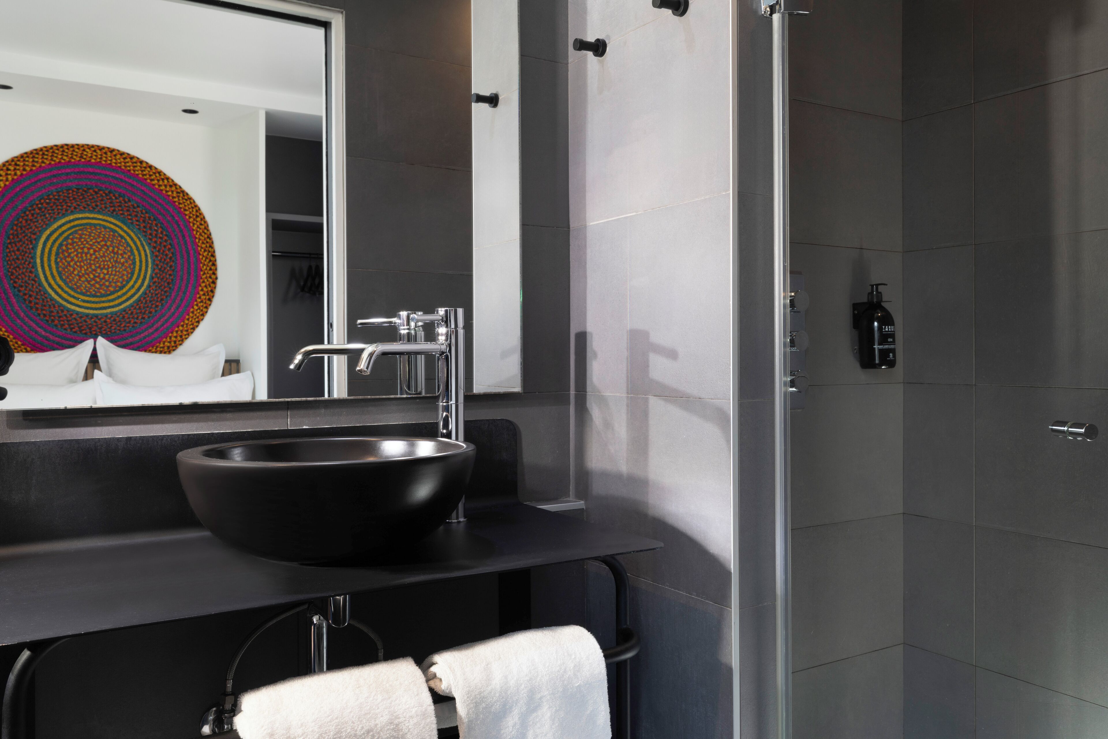 standard double room | bathroom | shower, free toiletries, hair dryer, towels