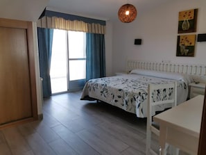 Desk, cots/infant beds, rollaway beds, free WiFi - Hotel Estrella del Mar (Sanxenxo)