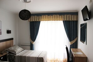 Desk, cots/infant beds, rollaway beds, free WiFi - Hotel Estrella del Mar (Sanxenxo)