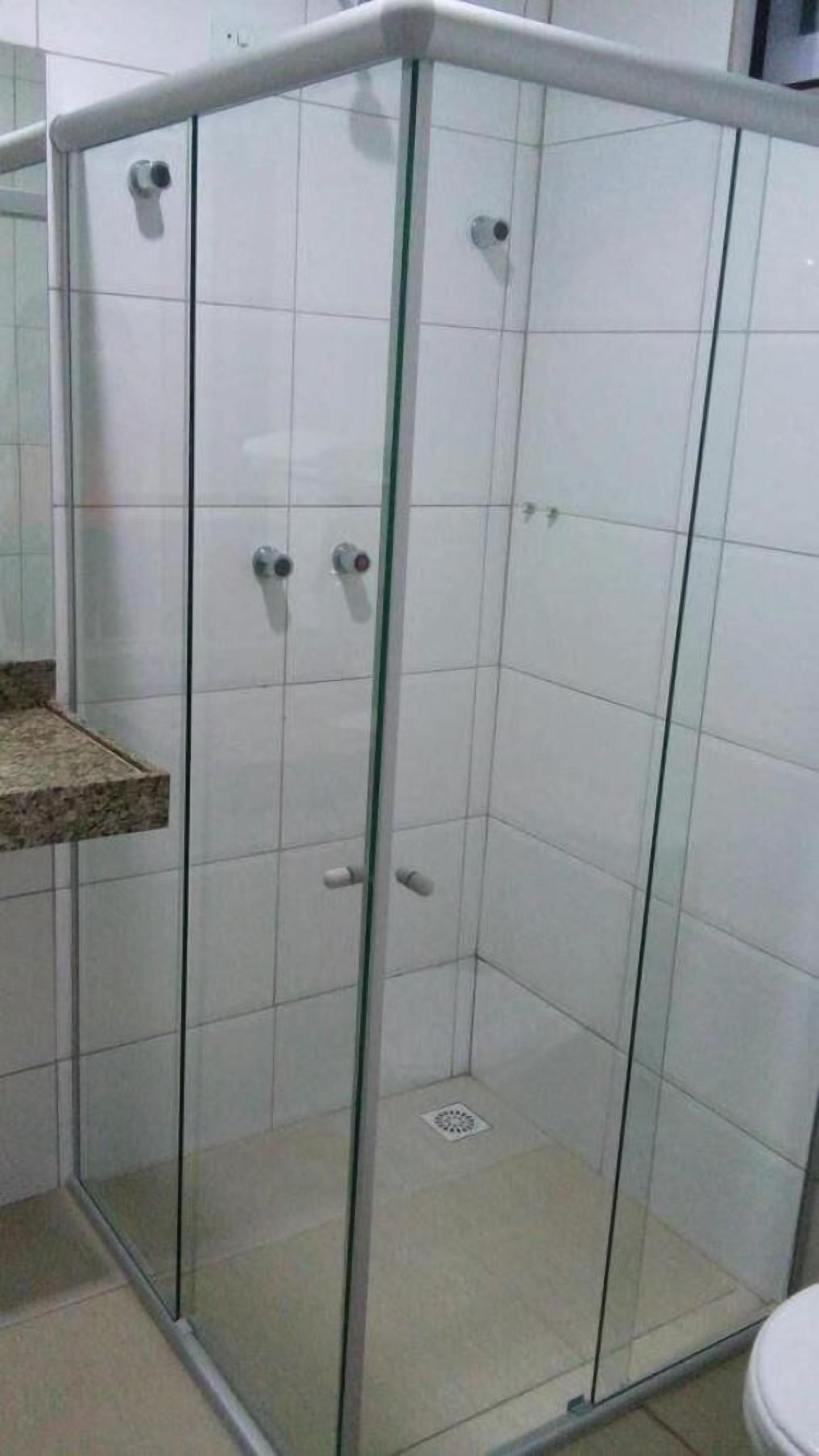 الدش داخل الحمام