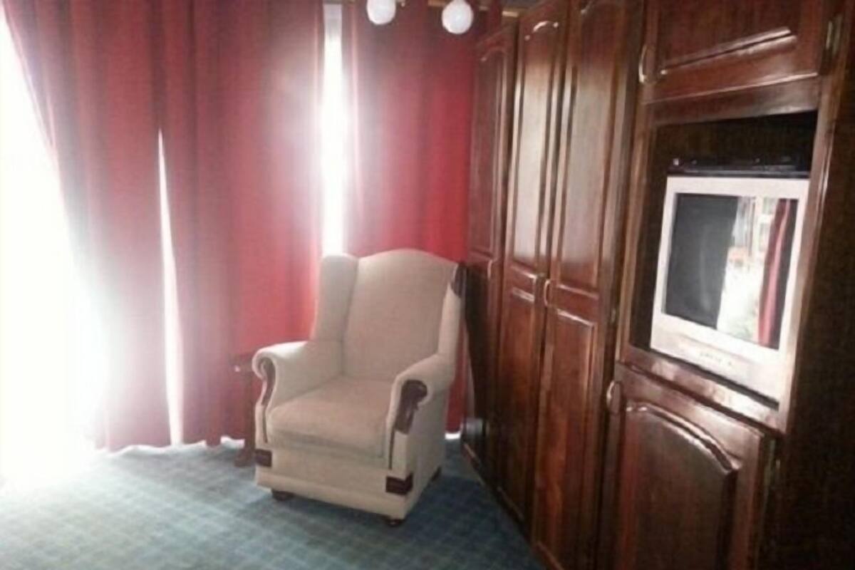 Camera Luxury | Area soggiorno | TV