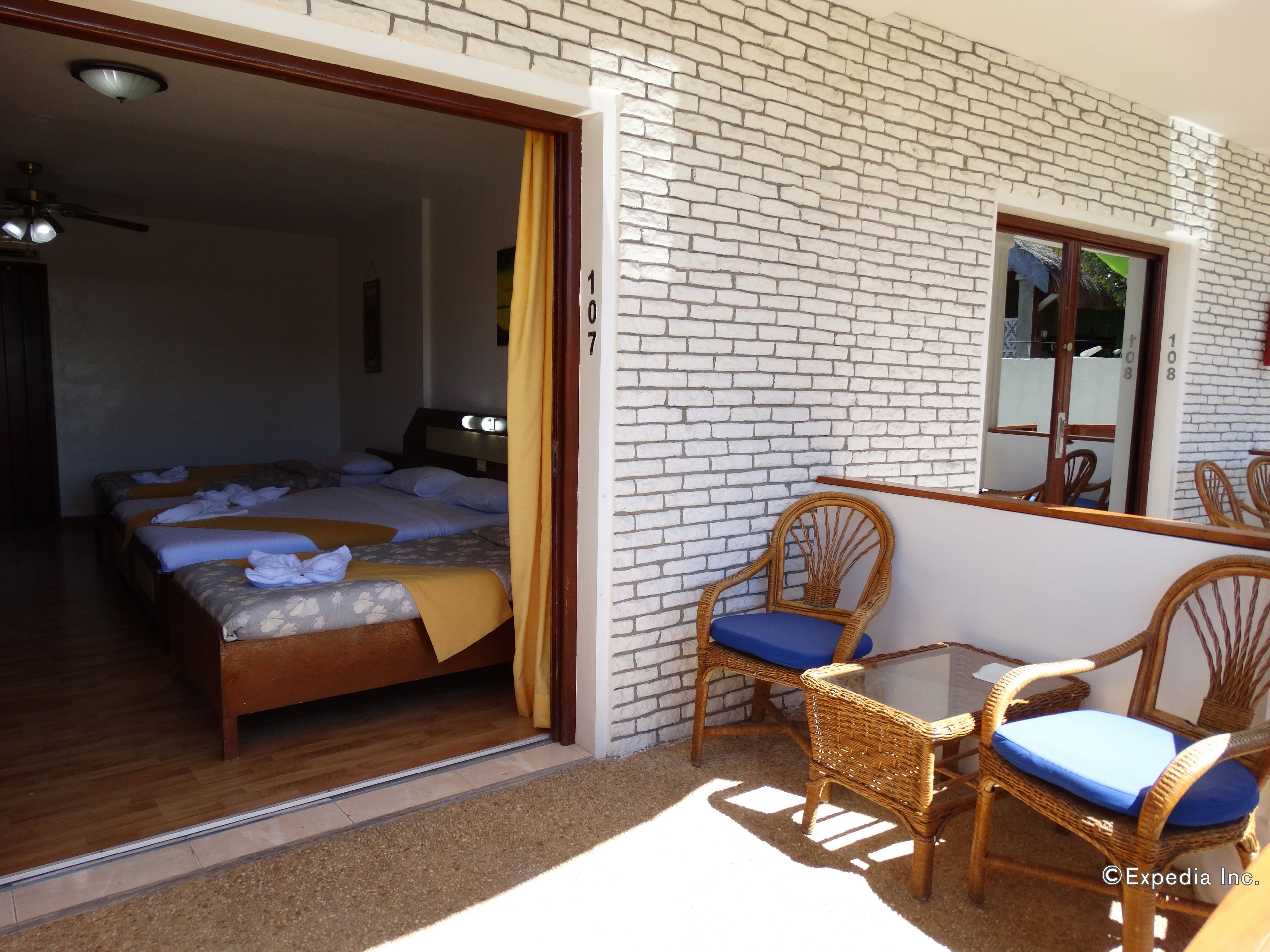 family room | terrace/patio