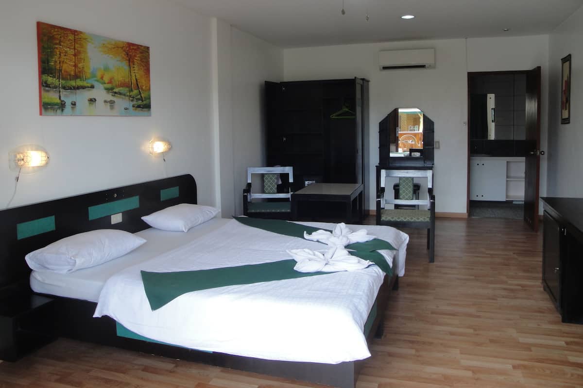 In-room safe, desk, free WiFi, bed sheets