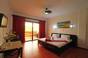 Habitación estándar | Caja fuerte, escritorio, wifi gratis y ropa de cama