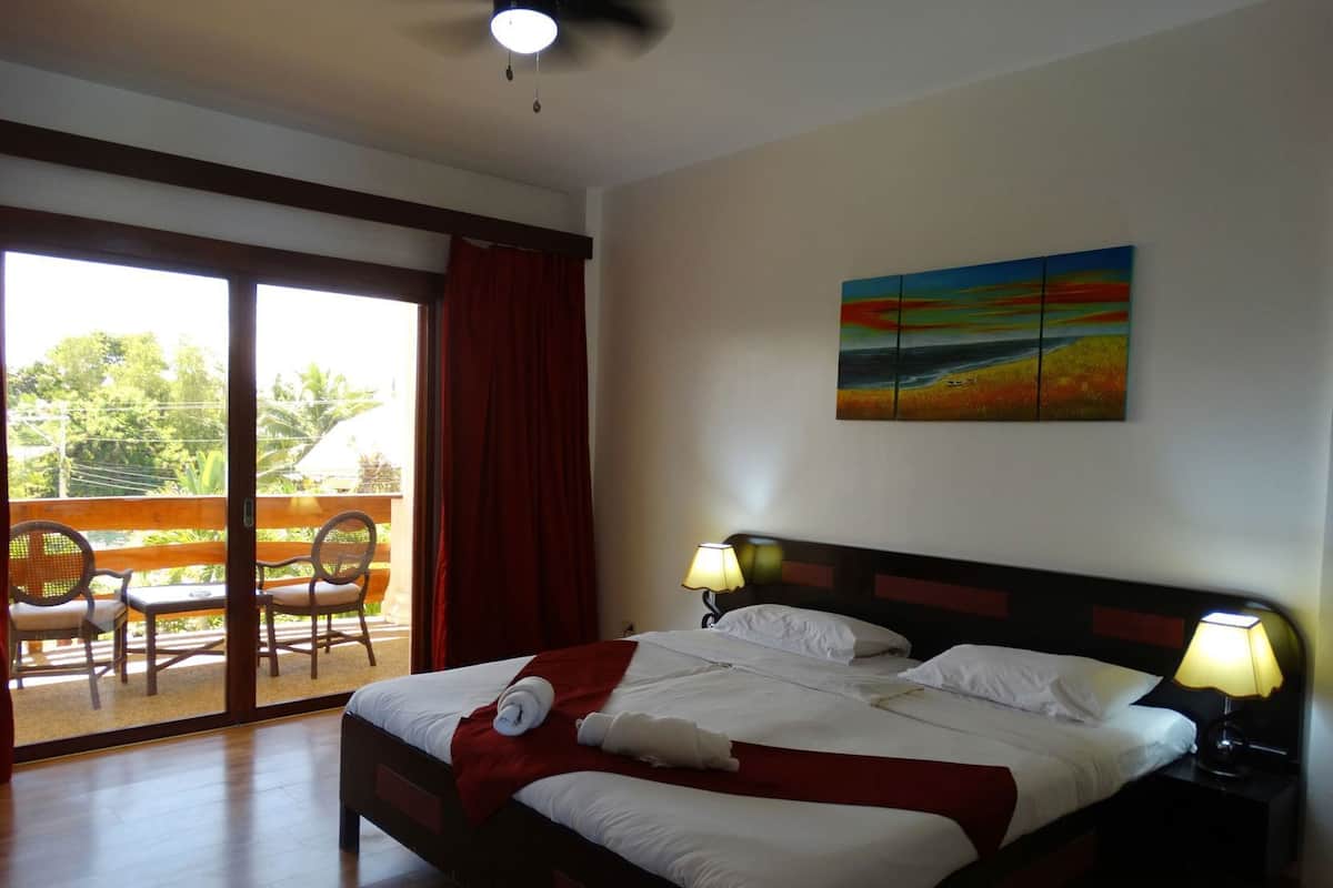 In-room safe, desk, free WiFi, bed sheets