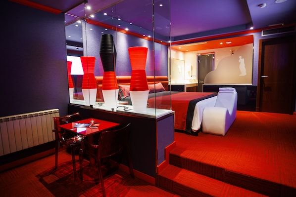 Suite, Whirlpool