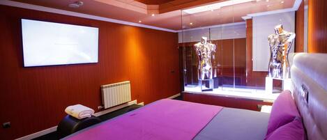 Suite, Jetted Tub | Premium bedding, memory-foam beds, free WiFi, bed sheets