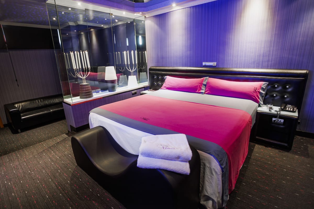 Suite, baignoire à jets | Literie de qualité, lit avec matelas en mousse à mémoire