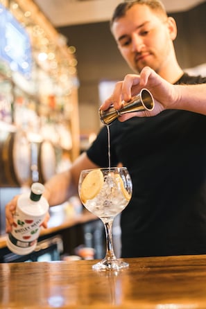 Serves breakfast, lunch, and dinner - The Black Lion Manchester (Salford)