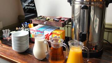 Free daily English breakfast