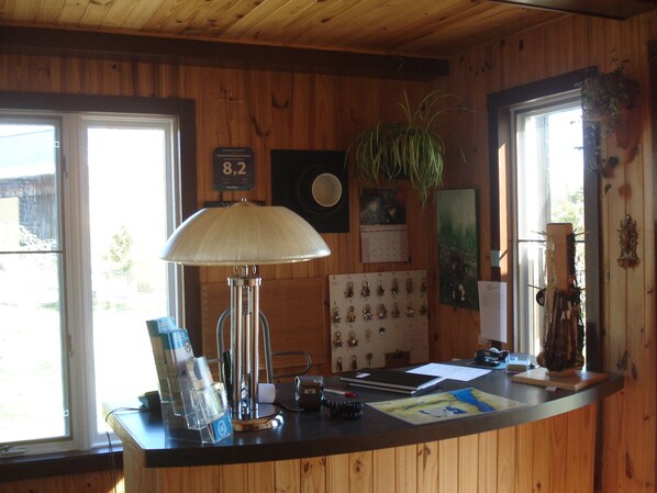 入住/退房自助服务终端