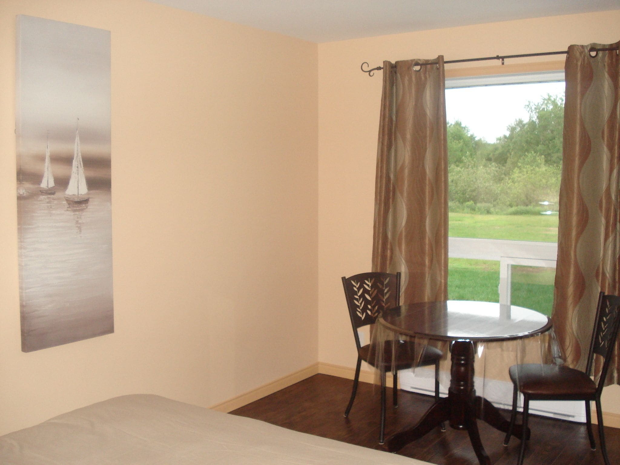 Chambre Standard, 1 grand lit | Repas dans la chambre