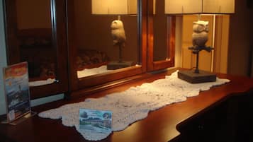 Standard Room, 1 Queen Bed | Free cribs/infant beds, free WiFi