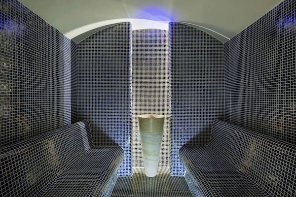 Sauna, hot tub, steam room, hot springs, Turkish bath, body treatments