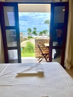 Deluxe Room | Minibar, free WiFi, bed sheets