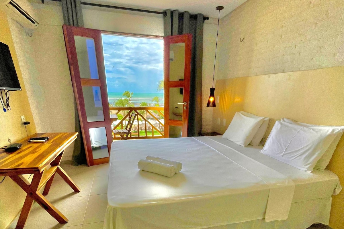 Comfort Double Room, Pool View and Sea View | Minibar, gratis wi-fi och sängkläder