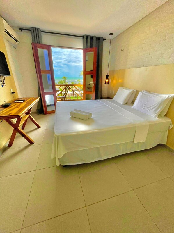 Comfort Double Room, Pool View and Sea View | Minibar, free WiFi, bed sheets - Hotel das Marés (Trairi)