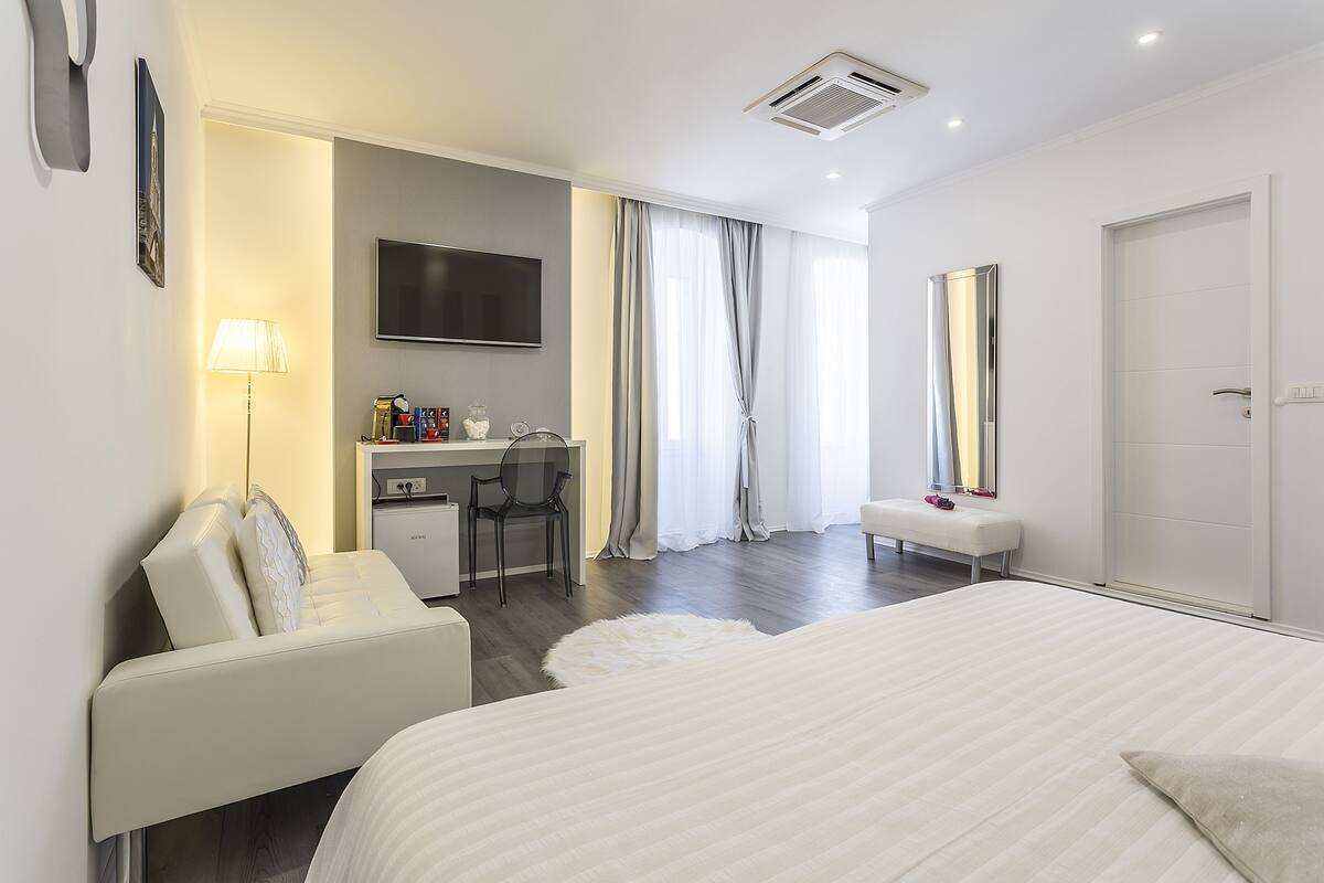 Deluxe room, City View - Riva 4 - Obala Hrvatskog narodnog preporoda 6 | Peralatan tempat tidur premium, peti besi dalam bilik, kalis bunyi