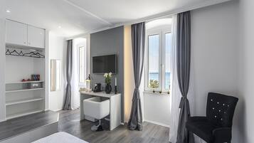 Deluxe room, Sea View - Riva 2 - Obala Hrvatskog narodnog preporoda 6 | Premium bedding, in-room safe, soundproofing, free WiFi