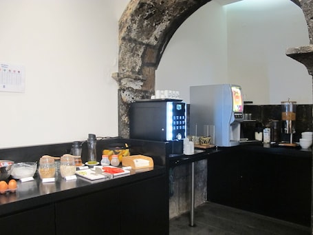Free daily continental breakfast