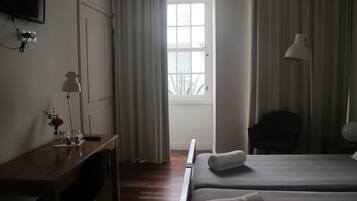 Twin Room, Private Bathroom | Bed sheets, wheelchair access