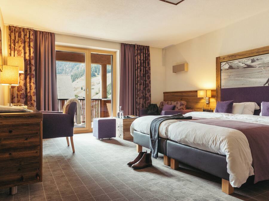 Superior Room, Non Smoking, Balcony | In-room safe, desk, WiFi (free), bed sheets