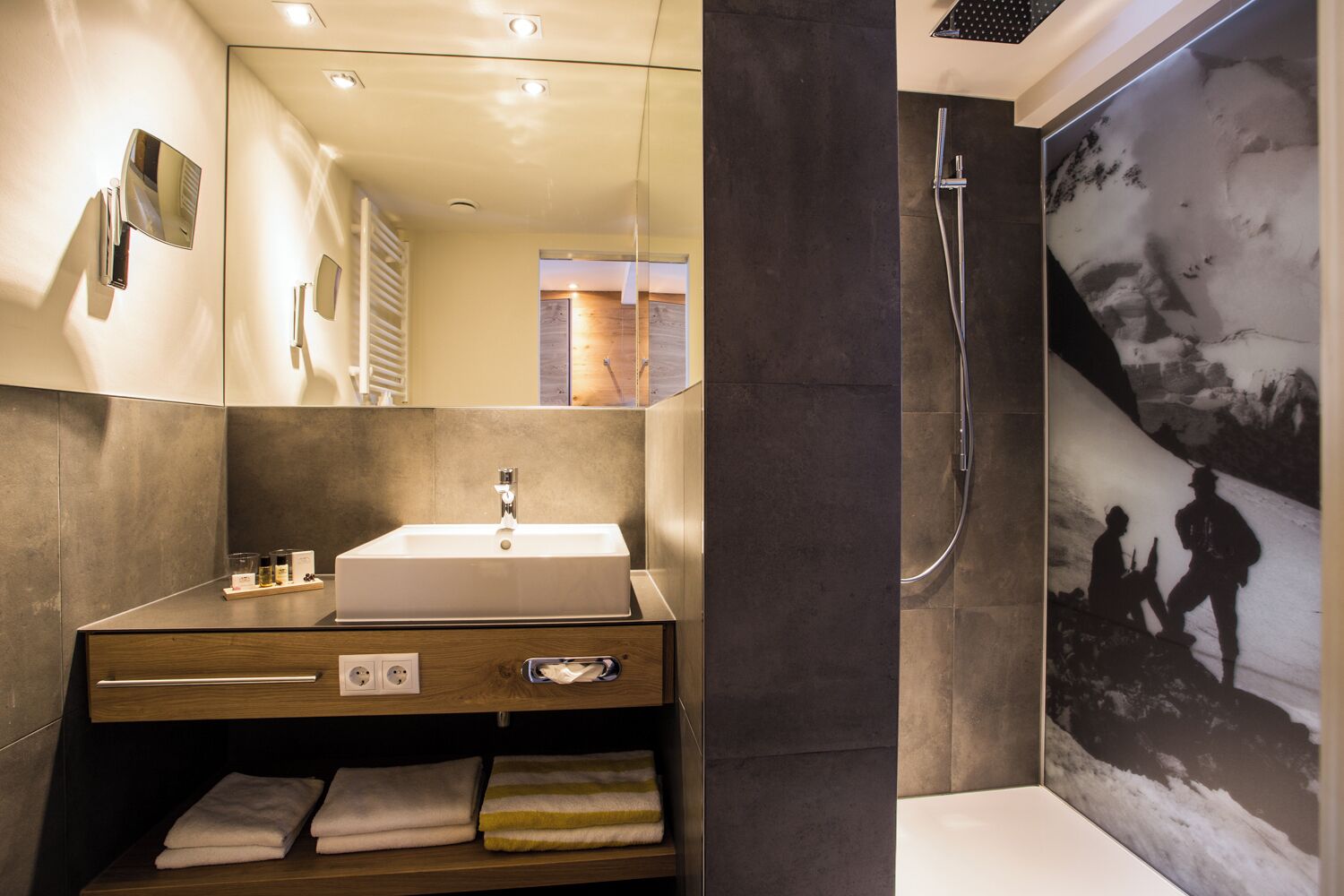 superior double room, non smoking, balcony (zirbe) | bathroom | eco-friendly toiletries, hair dryer, bathrobes, towels