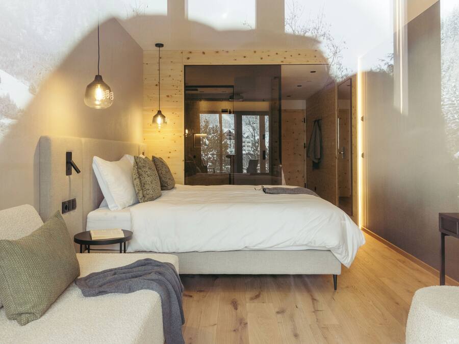 Premium Room, Non Smoking, Balcony | In-room safe, desk, WiFi (free), bed sheets