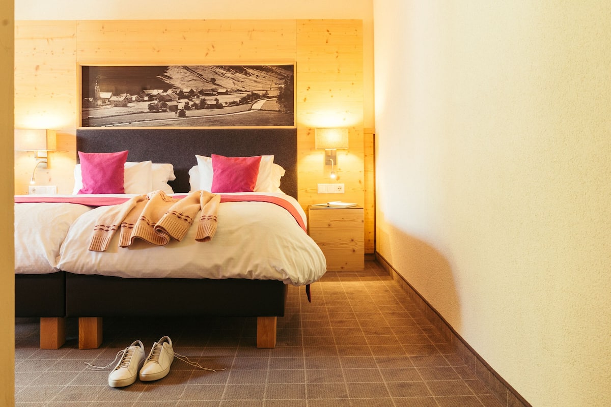 superior double room, non smoking, balcony (a3) | in-room safe, desk, free wifi, bed sheets