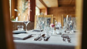 朝食、ディナーに営業