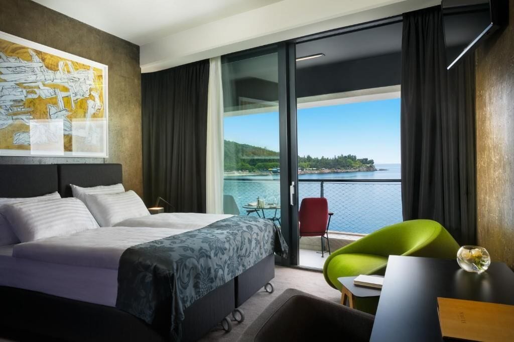 Executive Room, Sea View | Premium bedding, minibar, in-room safe, desk