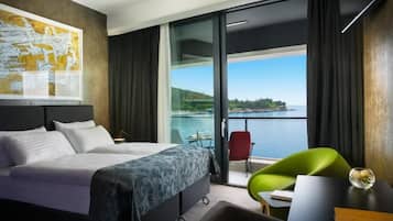 Executive Room, Sea View | Premium bedding, minibar, in-room safe, desk