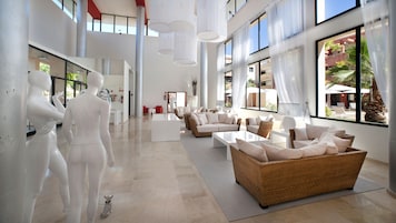 Sala de estar en el lobby