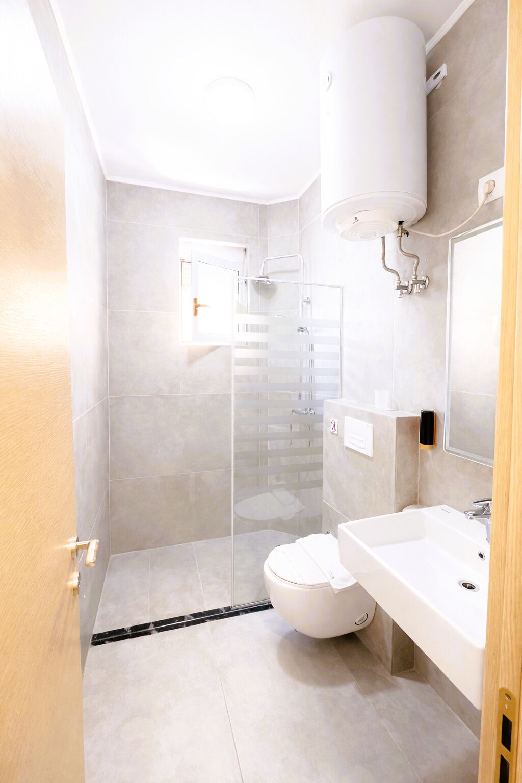 Standard Twin Room, 1 Bedroom, Accessible, City View | Bathroom | Shower, designer toiletries, hair dryer, slippers