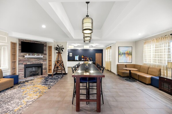 Lobby sitting area - Quality Inn & Suites Big Spring (Big Spring)