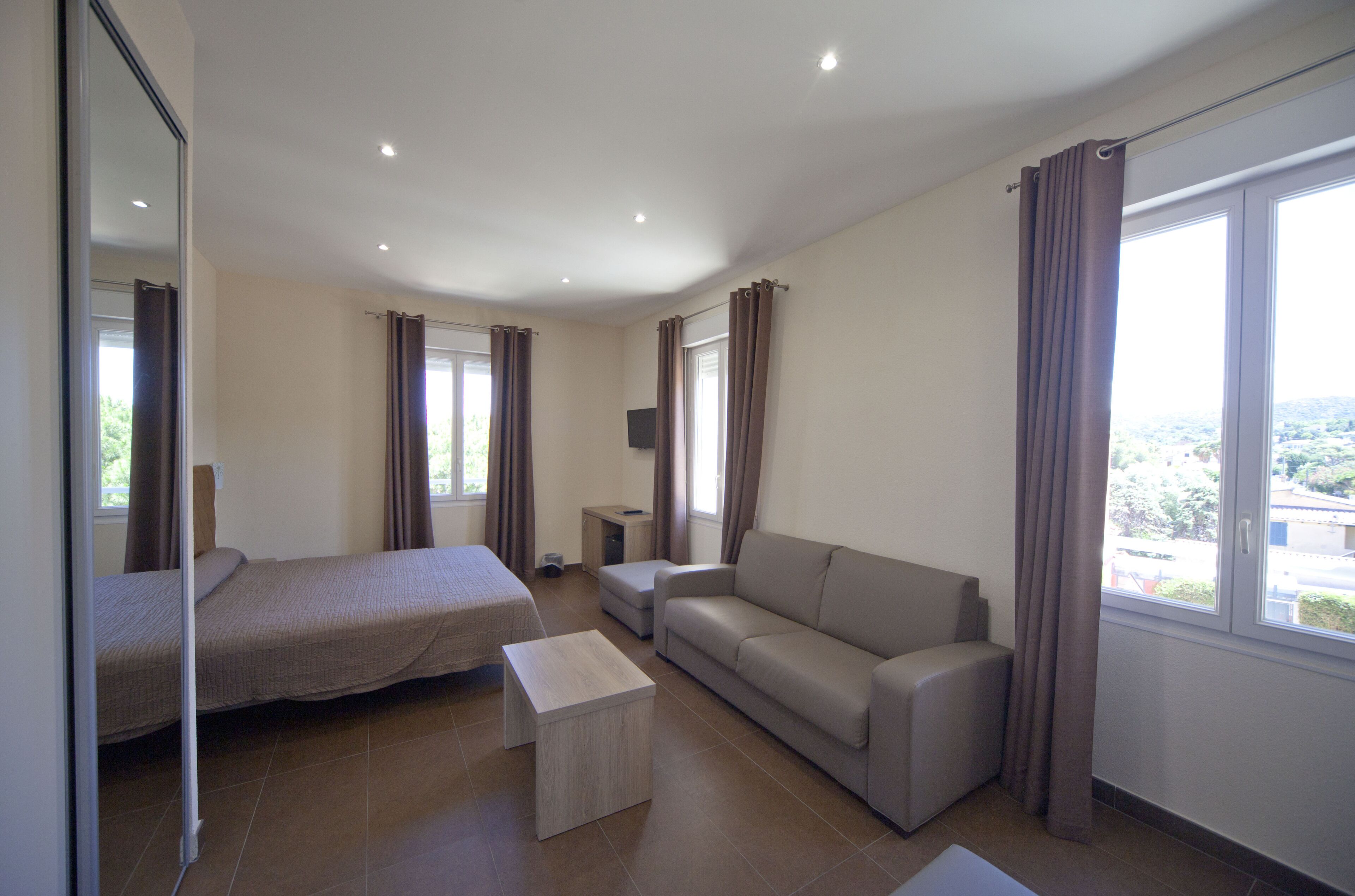 superior room | 1 bedroom, in-room safe, desk, soundproofing