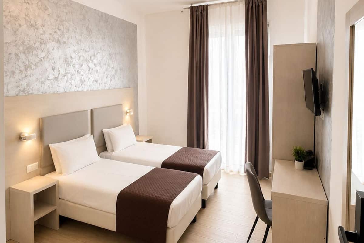 Superior Room | Premium bedding, down comforters, memory foam beds, minibar