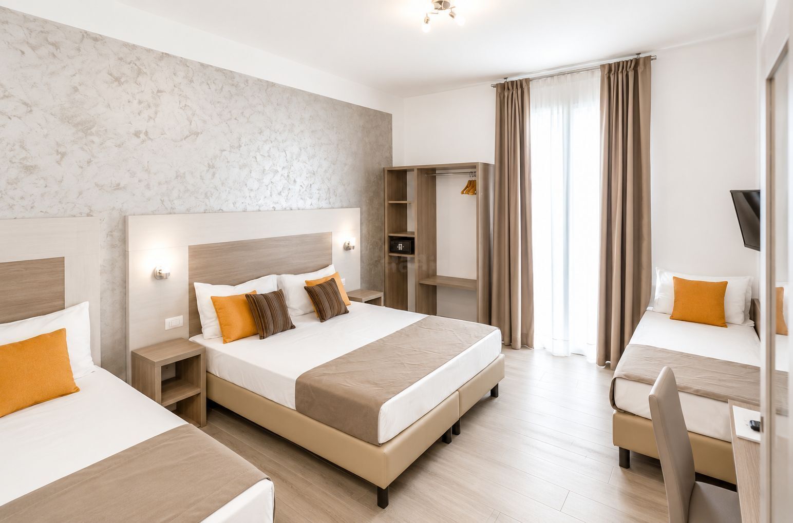 Family Room, Kitchenette