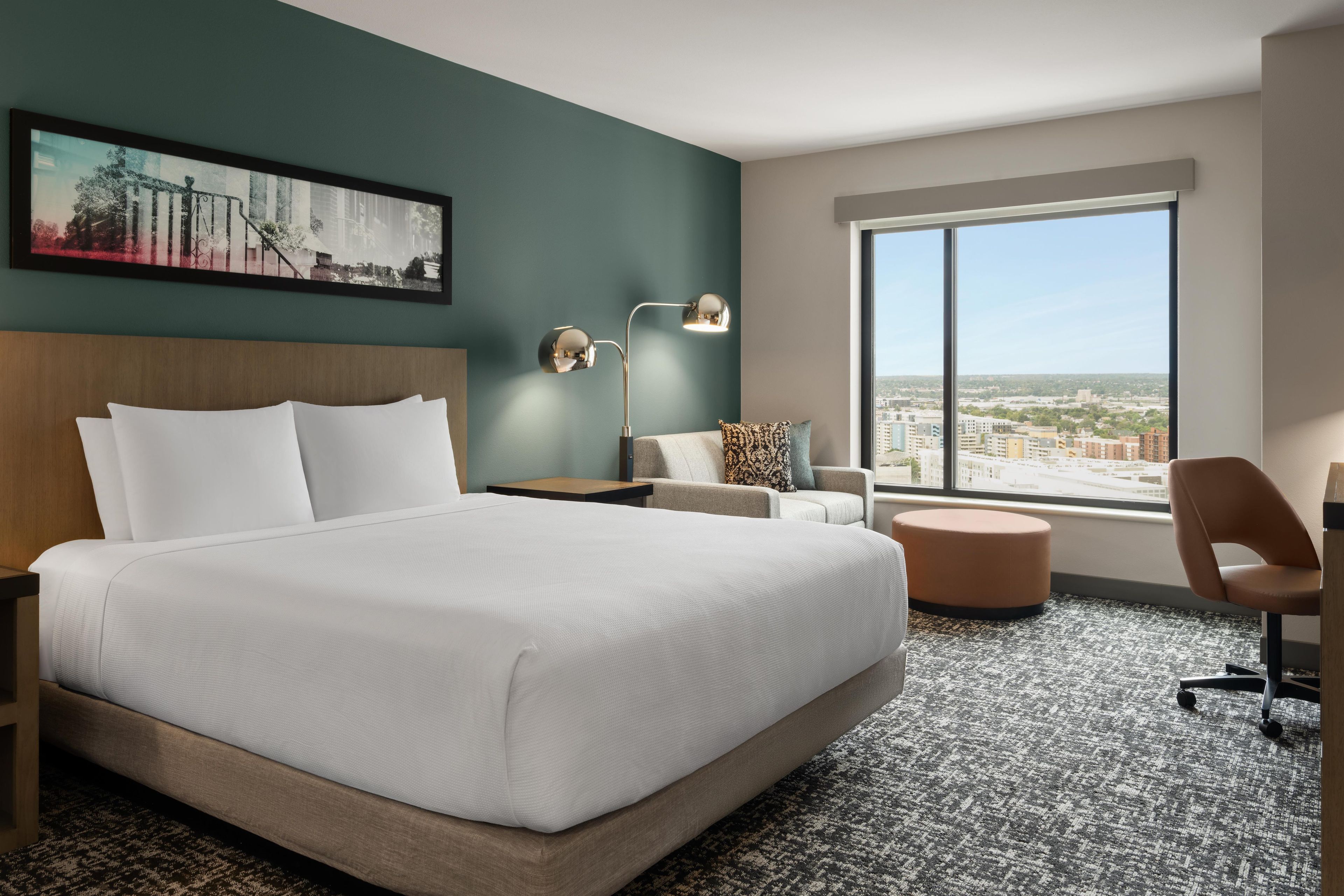 أغطية فراش متميزة وألحفة محشوة بالريش ومكتب ومساحة عمل للكمبيوتر المحمول