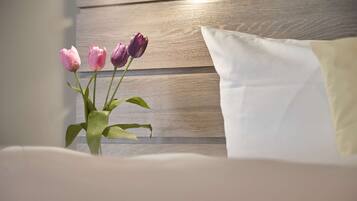 Standaard kamer, 1 kingsize bed, bad | Een bureau, gratis wifi, beddengoed