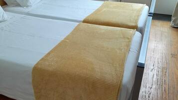 Tvåbäddsrum - privat badrum | Gratis wi-fi, sängkläder och rullstolsanpassning