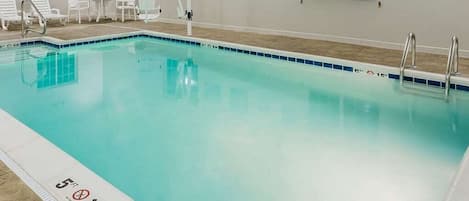 Innendørsbasseng