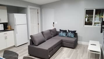 Grand Suite, 1 Bedroom | Living room
