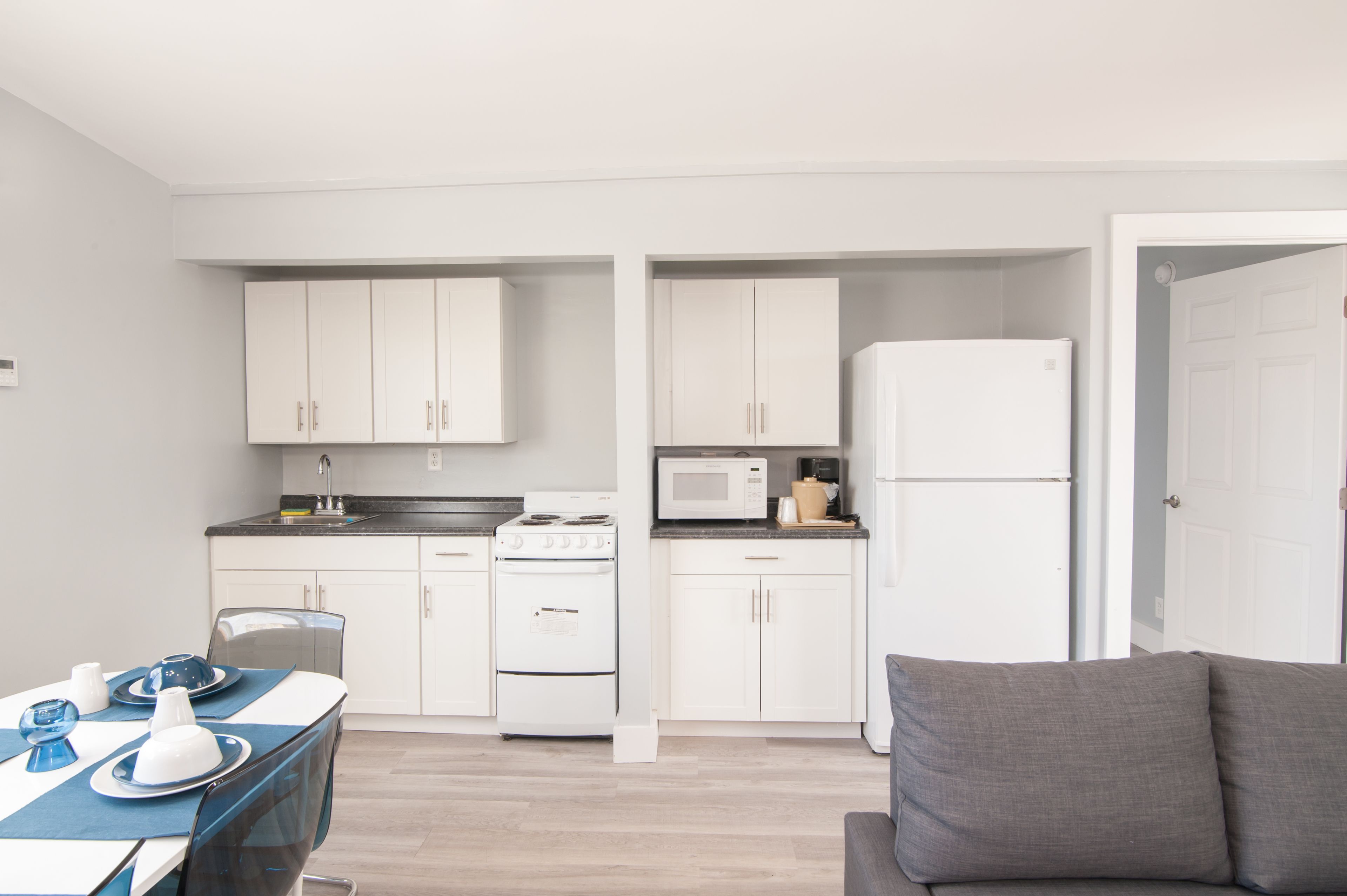Suíte grand, 1 quarto | Cozinha privada | Geladeira, micro-ondas, cafeteira/chaleira
