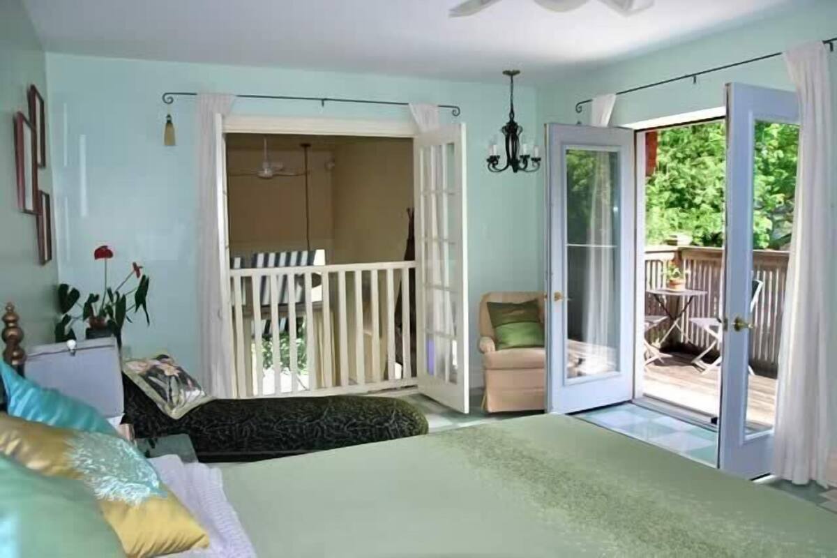 Suite, 1 letto queen (Paris) | Una scrivania, ferro/asse da stiro, letti aggiuntivi (a pagamento)