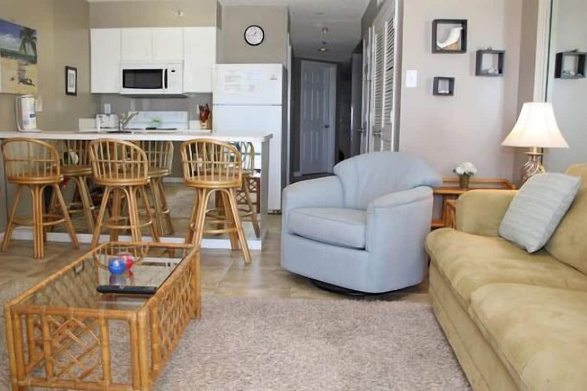 Standard Condo, 1 Bedroom, Kitchen, Ocean View (302) | Living area | Flat-screen TV